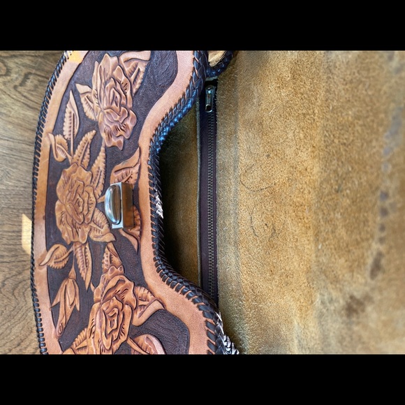 Vintage Hand Tooled Leather Purse - Picture 5 of 8